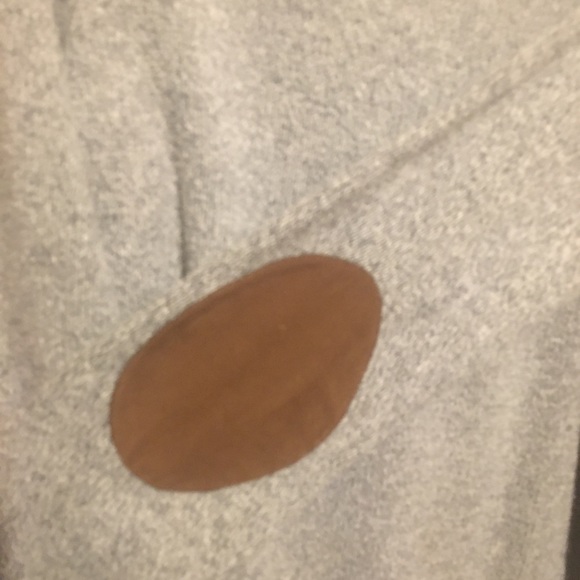 American eagle sweater mens medium gray in color - Picture 2 of 6